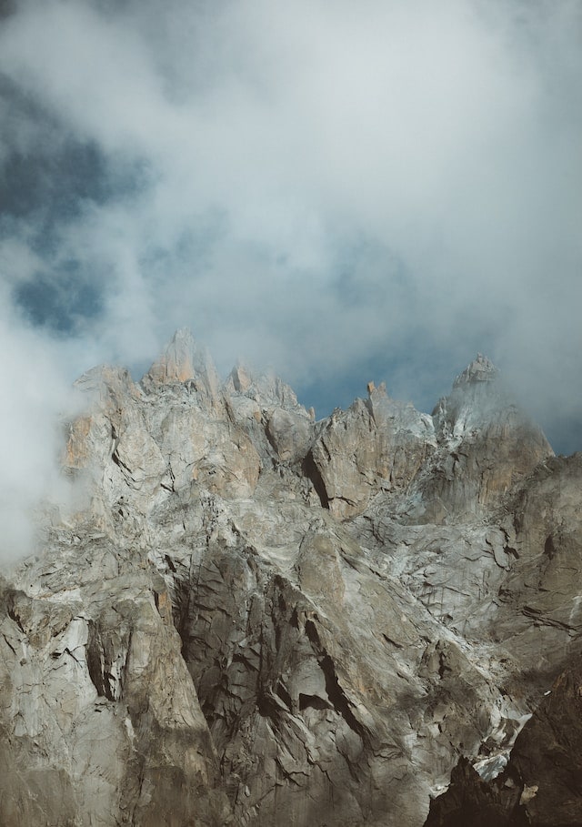 a women sitting in the mountains of Monte Capanne